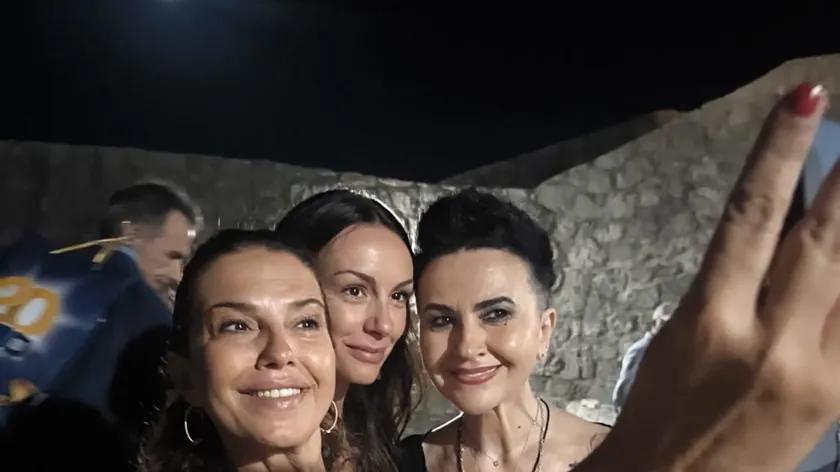 Sloboda Mićalović ve vezi Nataša Ninković Amire Medunjanin konserinde bulundular.