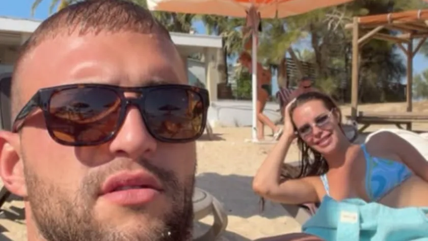 Veljko Ražnatović, eşi Bogdana ile Kıbrıs'ta tatil yapıyor.
