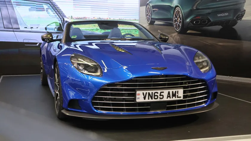 Belgrad Otomobil Fuarı'nda Görücüye Çıkan Yarım Milyon Avroluk Aston Martin Büyük İlgi Gördü