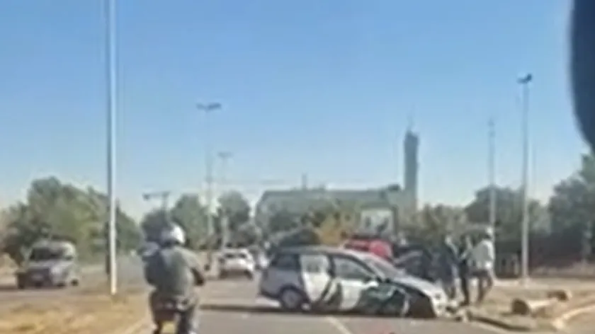 Novi Sad'da trafik kazası: Araç tamamen hurdaya döndü, inceleme sürüyor