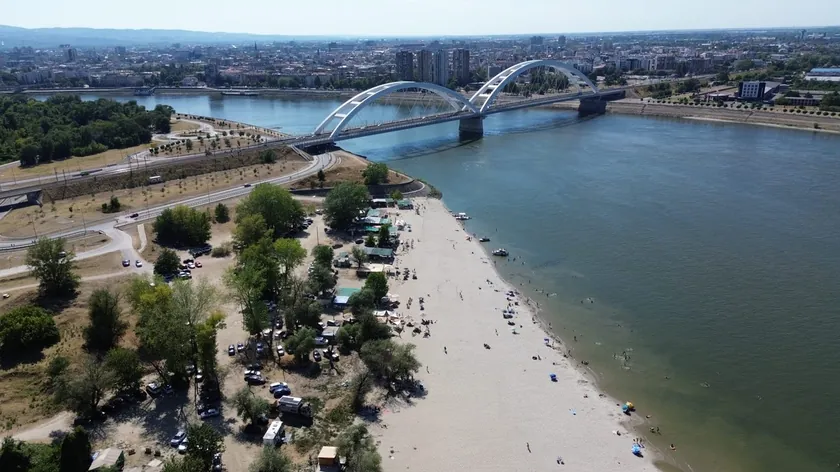 Dunav'da düşen su seviyeden 18. yüzyıl Insel Schanz kalıntıları ortaya çıktı.