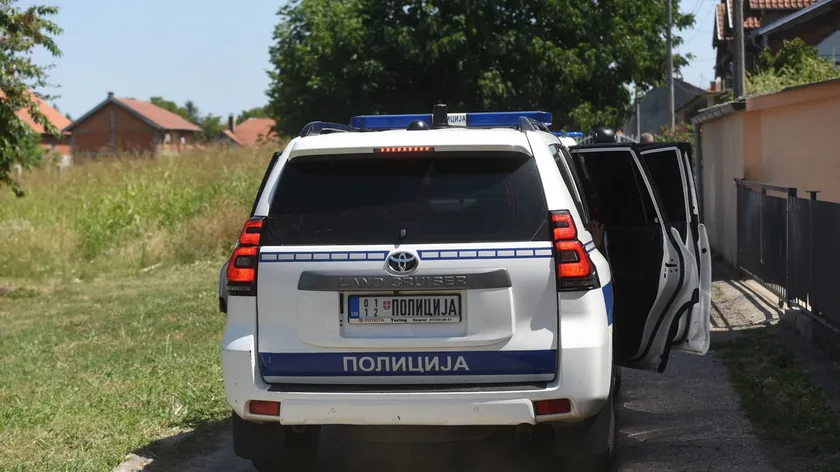 Leskovca'da şiddetli bir olay Bir adam başka birine saldırdı ve onu neredeyse öldürdü.