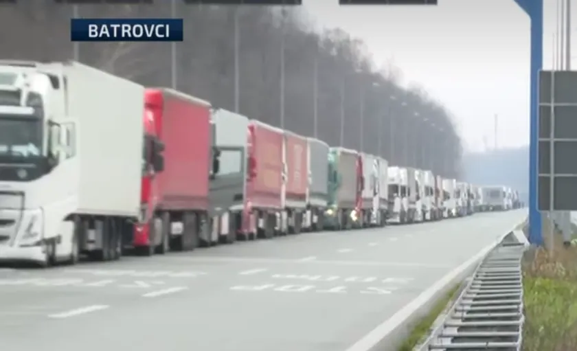 Sırbistan'da ağır nakliyat araçları için sınır geçişleri kapatıldı