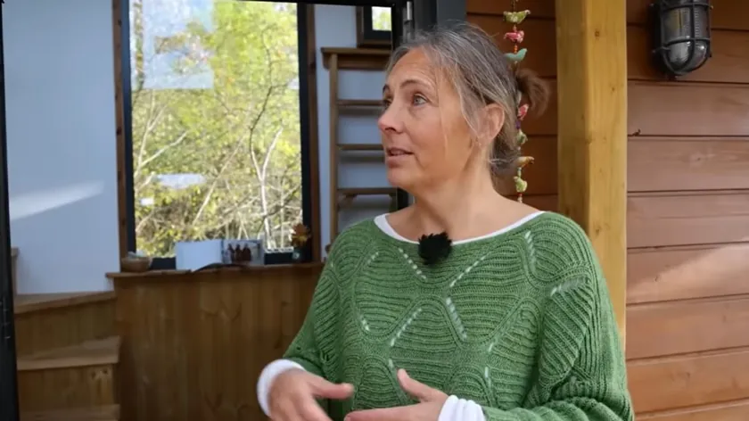 Kendi başına kalan Amerikalı kadın hayallerindeki evi inşa etti milyonlara ilham oldu