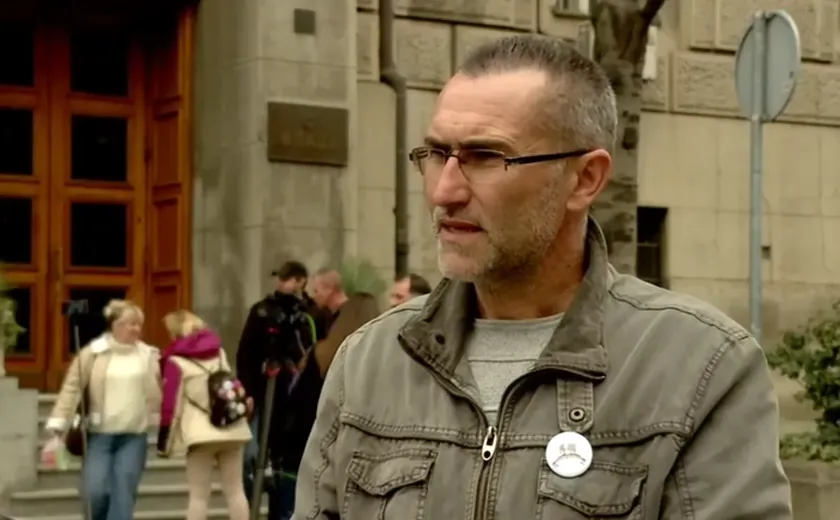 Sırbistan'da Kosova üniformasını atan çiftçi hükümet toplantısına alınmadı