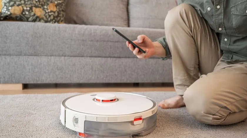 Robot süpürge patlaması sonucu genç adam yangınla kavruldu