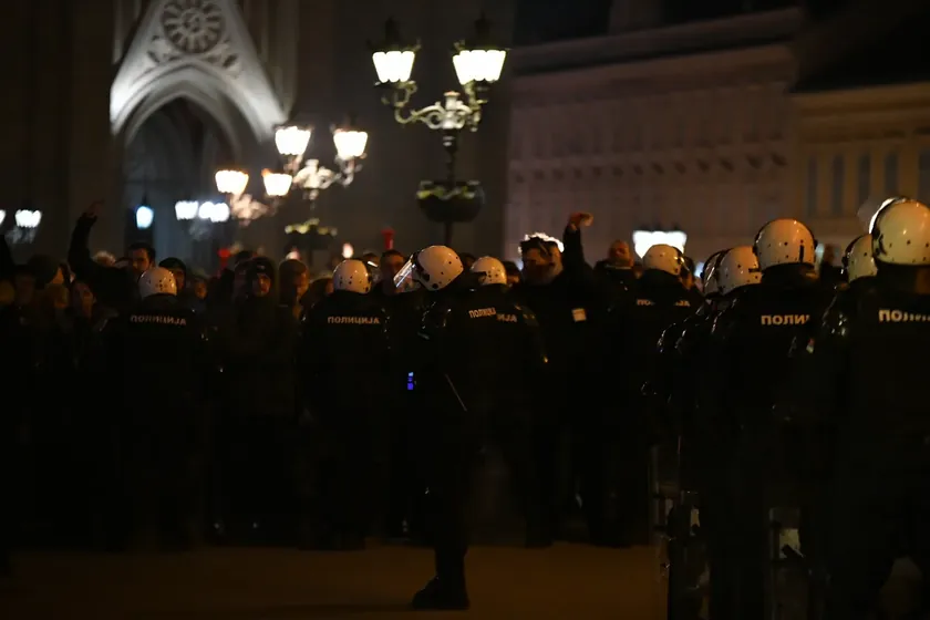 Avrupa Demokratları: Sırbistan Novi Sad'daki şiddetle Avrupa entegrasyonundan uzaklaşıyor