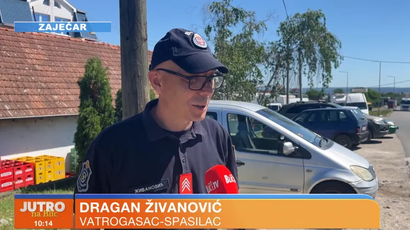 Sırbistan Zaječar'da Trafik Kazasında İtfaiyeci Dragan Živanović Bir Kadının Hayatını Kurtardı