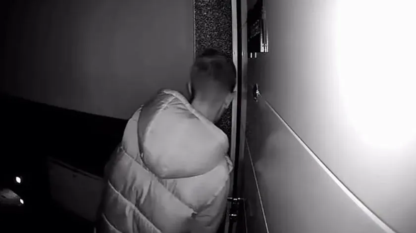 Sırbistan Kragujevac'ta güvenlik kameraları evin soyulma girişimini kaydetti kamuoyu endişeli