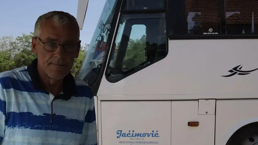 Valjevo girişinde otobüs işletmecisi polis kontrolüne ilişkin "Tacizin devamı" vurgusu yaptı.