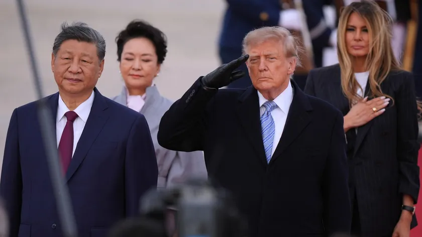 ABD Büyükelçisi: Trump, Şi'ye Amerikan silahı alıp almayacağını sordu