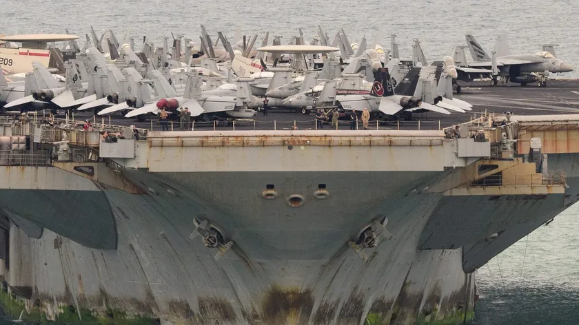 Amerikan supernosaç "USS Abraham Lincoln" 286 Günün Sonrası Tayland'a Vardi