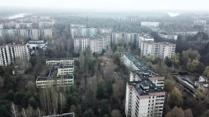 Ukrayna Çernobil bölgesinde dron düşmesi sonucu çıkan yangınla mücadele ediliyor