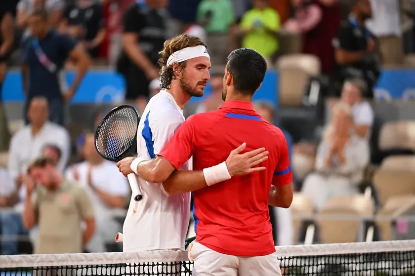 Yunan tenisçi Tsitsipas, Sırp Djokovic'in emekli olmamasını dileyerek takdirini sundu