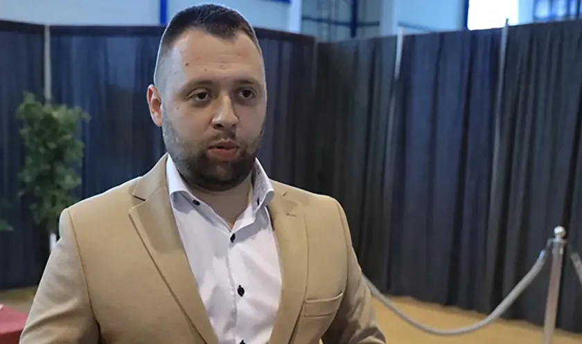 Kragujevac Belediye Başkanı'nın Kabinesi Şefi Aleksandar Lazović istifi yaptı.