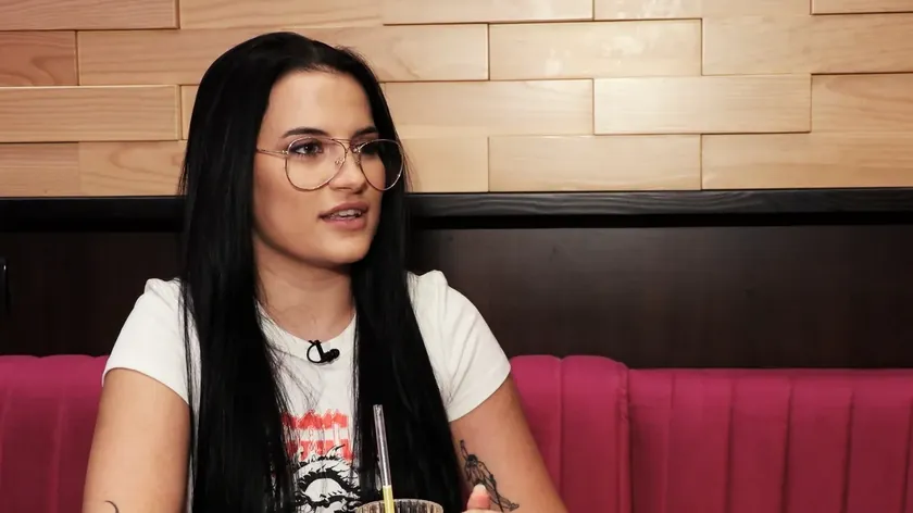 Popüler şarkıcı Barbara Bobak saç rengini değiştirdi, yeni imajı beğeni topladı