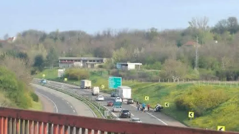 Sırbistan'da Paraçin Yakınlarında Meydana Gelen Trafik Kazasında Araç Yoldan Çıktı