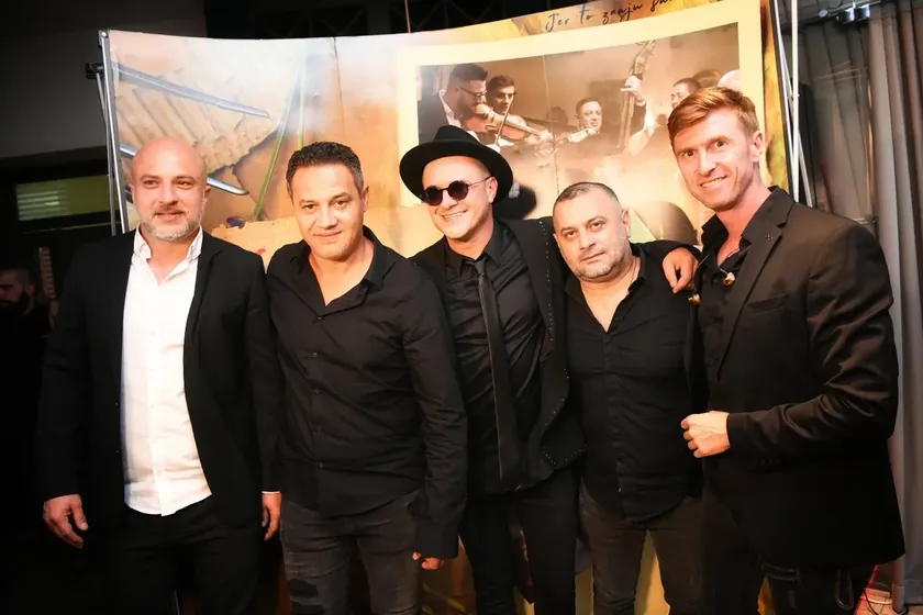 Tropiko Bend Yeni Şarkısı Polovna roba ile Paris'ten Duygusal Bir Hikaye Aktardı