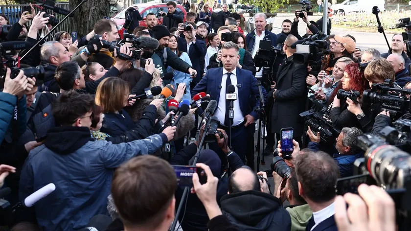 Macaristan'da seçimler yüksek katılımla başladı, vatandaşlar değişim ve birlik istiyor