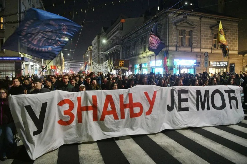 Beograd'da Öğrenci Protestosu "Bilgi Güçtür" İle Gerçekleşti