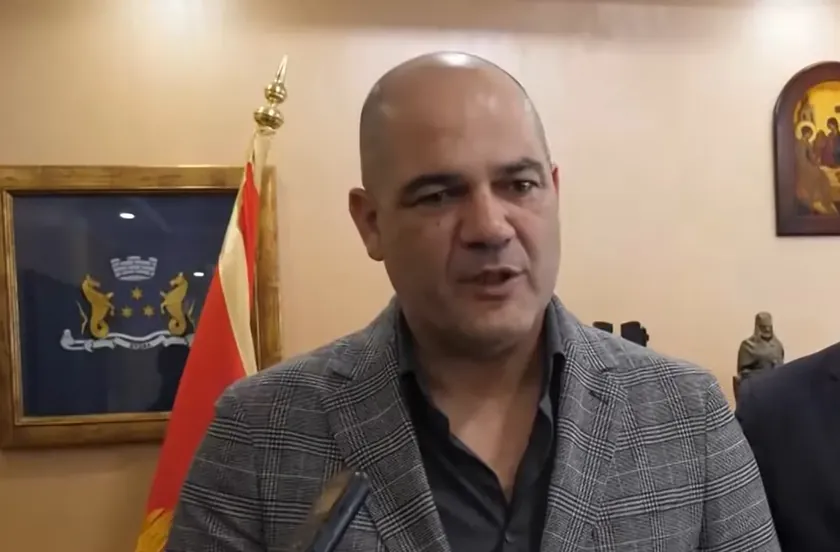 Biv eski Budva Belediye Başkanı Milo Božović, cezaevinin kapısında yeniden gözaltına alındı.