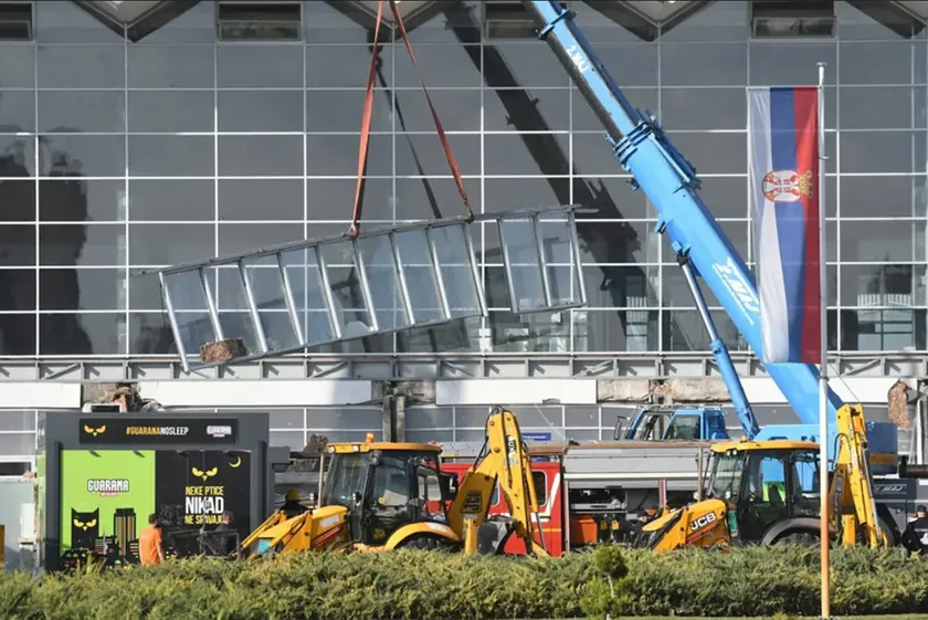 Belgrad Temyiz Mahkemesi Novi Sad istasyonu sundurma iddianame kararını bozdu.