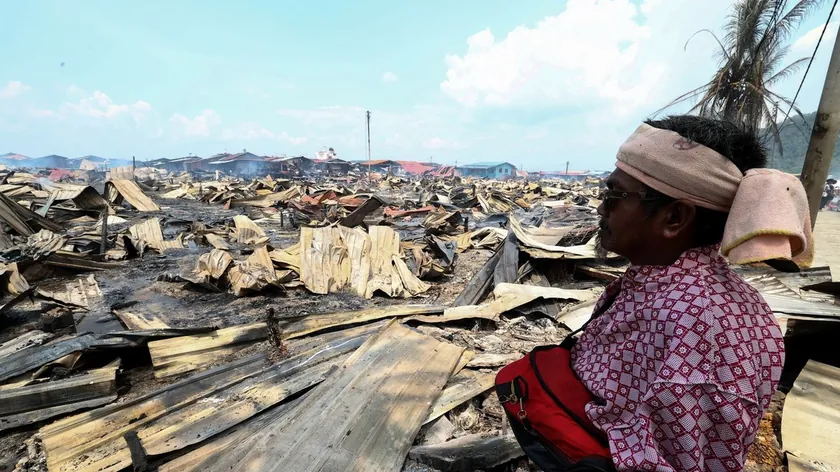 Malezya'da çıkan büyük yangın bin evi yok etti binlerce kişiyi evsiz bıraktı